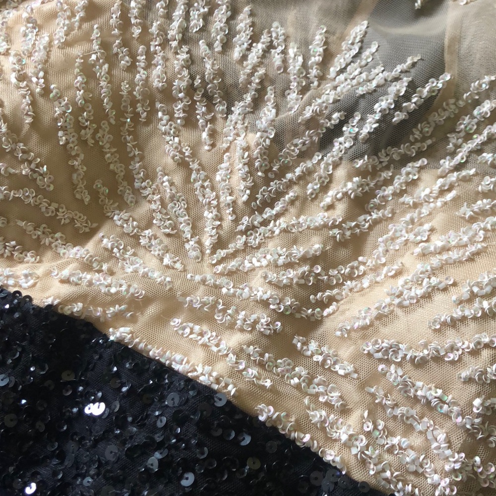 Women dress size 16 NEVER worn value 450$ - Picture 5 of 5